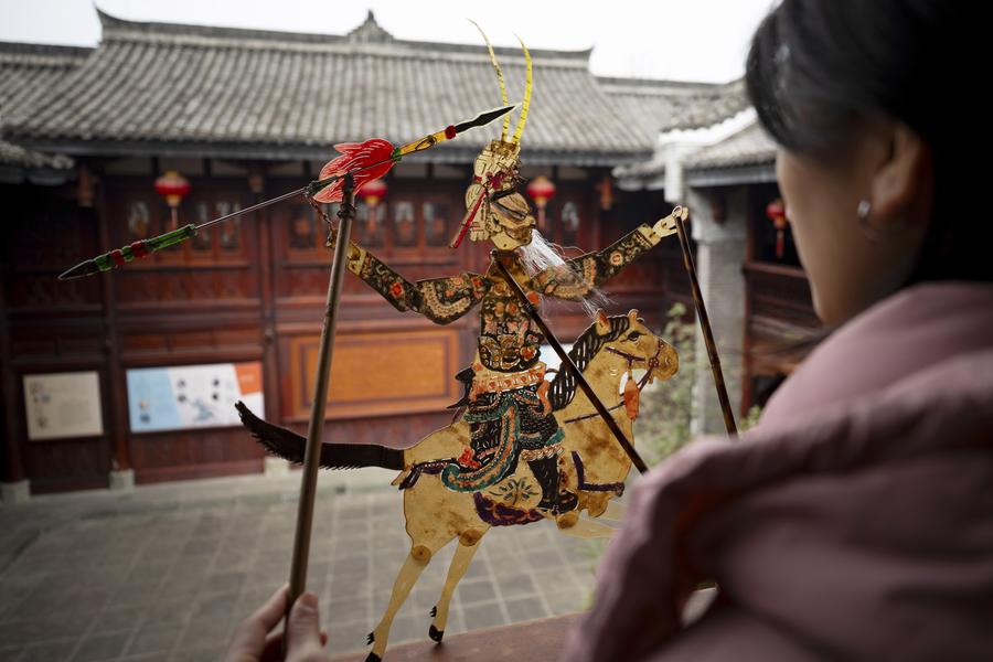 Wayang Bayang Tradisional Hidup Semula di Sichuan