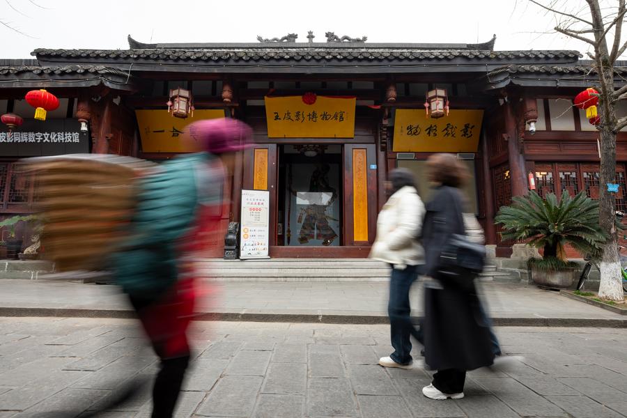Wayang Bayang Tradisional Hidup Semula di Sichuan