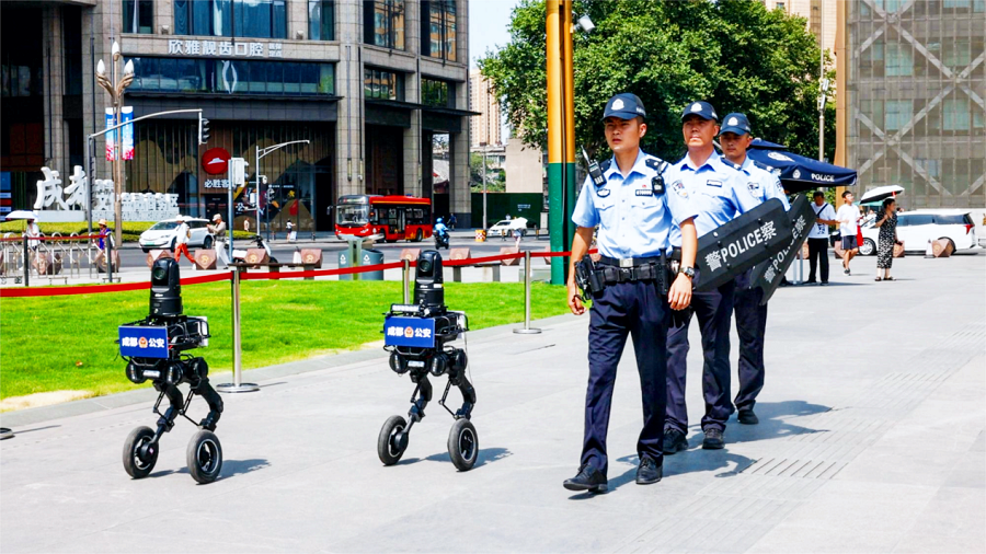 ‘Robocop’ Kini di Jalanan Sekitar Bandar China