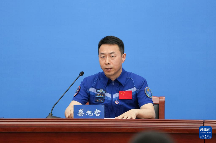 Kru Shenzhou-19 Bertemu Media, Penampilan Pertama Selepas Kembali ke Bumi