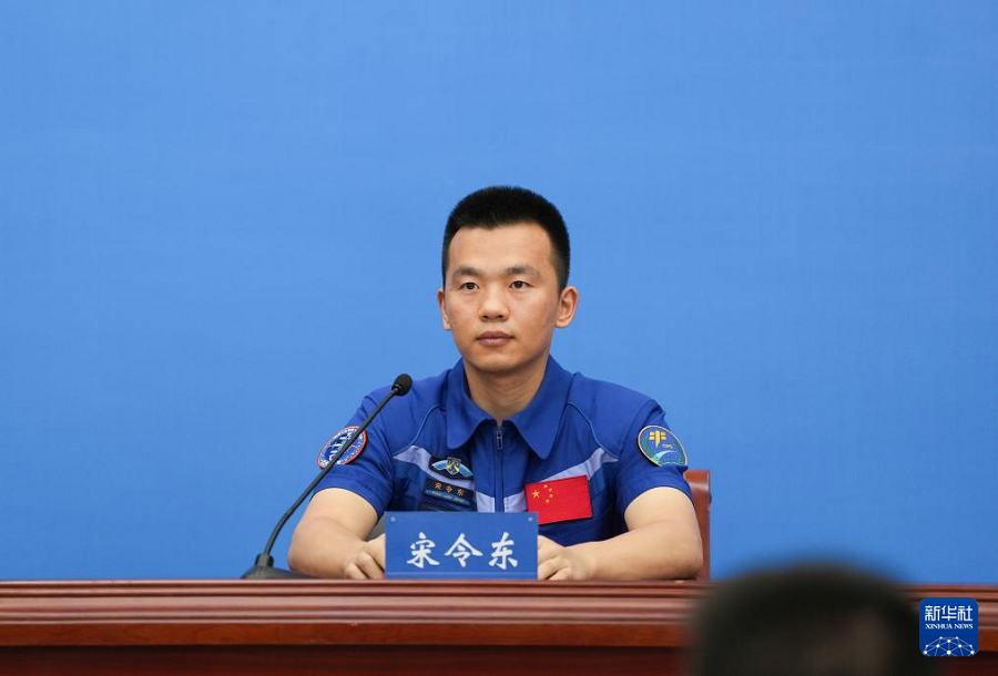 Kru Shenzhou-19 Bertemu Media, Penampilan Pertama Selepas Kembali ke Bumi