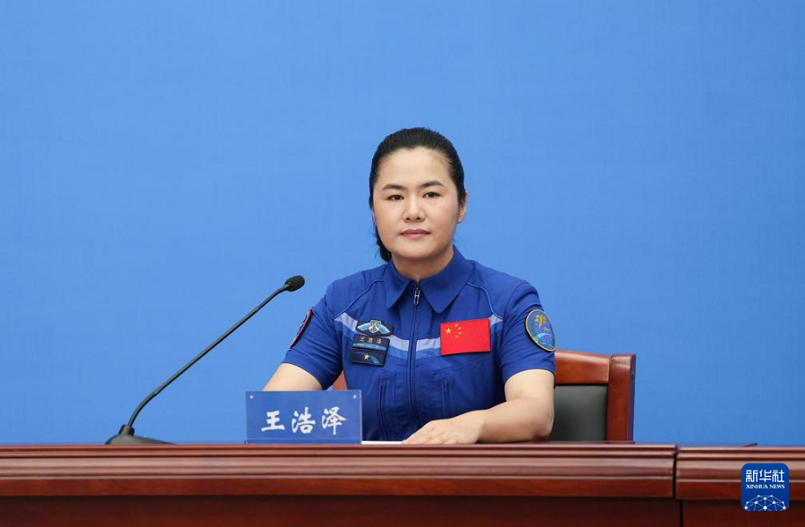 Kru Shenzhou-19 Bertemu Media, Penampilan Pertama Selepas Kembali ke Bumi