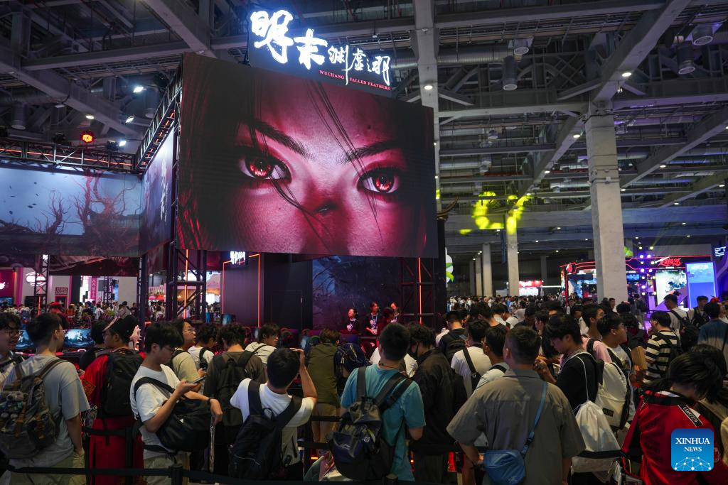 Sebuah reruai mempamerkan ‘Wuchang: Fallen Feathers’ di konvensyen untuk kandungan digital dan pencipta Bilibili World 2025 di Shanghai, timur China pada 11 Julai 2025. (Bilili/menerusi Xinhua)