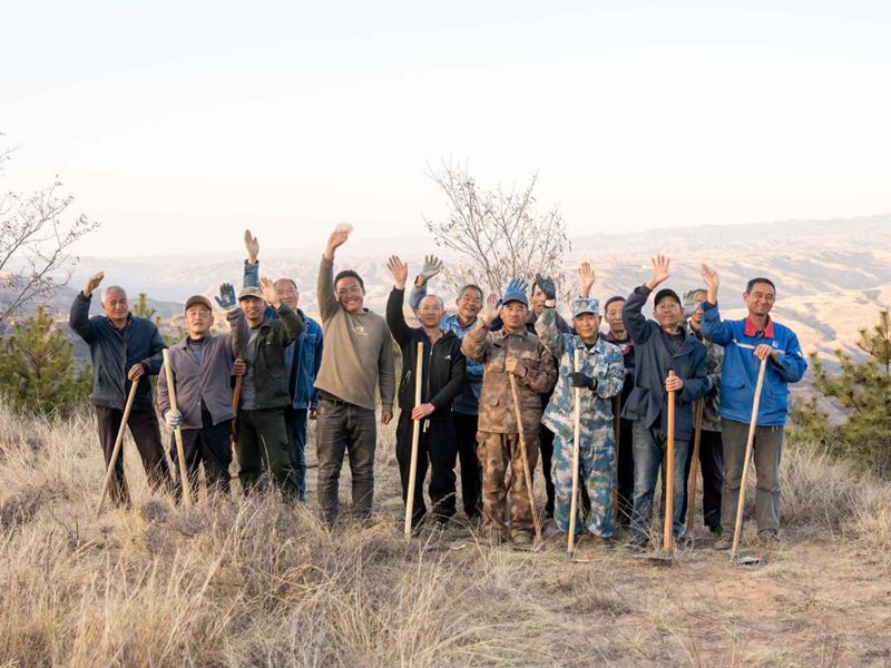 Foto fail menunjukkan anggota-anggota ‘pasukan penghutanan cenuram’ di kaunti Yichuan, bandar Yan’an, Provinsi Shaanxi di barat laut China. (Foto ihsan individu yang diwawancara)