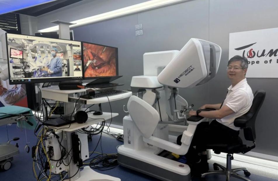 Robot Buatan China Realisasikan Pembedahan Rentas Benua