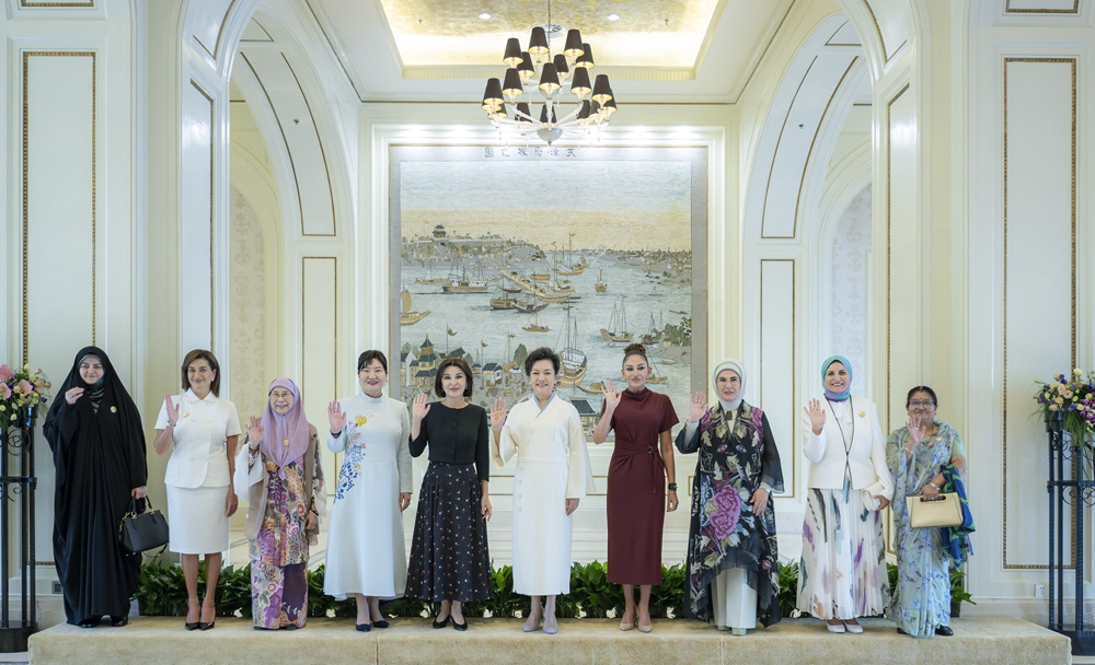 Peng Liyuan Bawa Isteri Pemimpin Asing Menyusuri Sungai Haihe