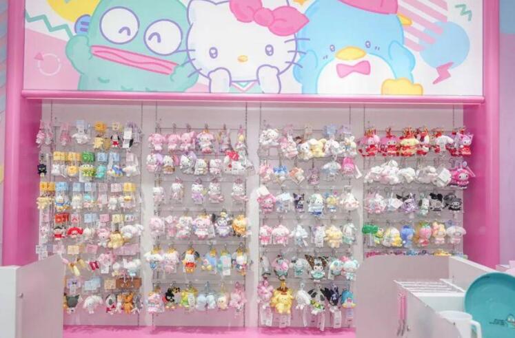 Aksesori beg dijual di sebuah kedai di daerah Shushan, Provinsi Anhui di timur China. (Foto oleh People’s Daily Online)