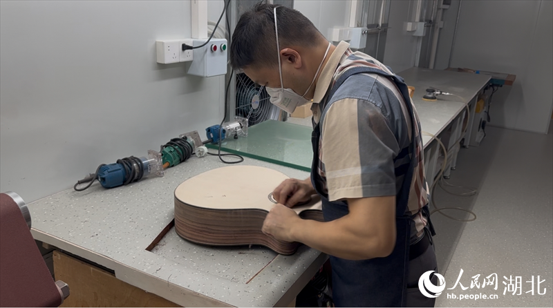 Songzi, Hubei: Getaran Gitar Gema Seluruh Dunia