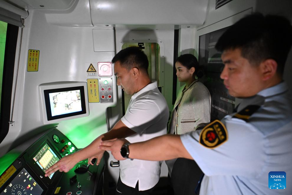 Pemandu Pelatih LRT Kazakhstan Jalani Sesi Latihan di Tianjin