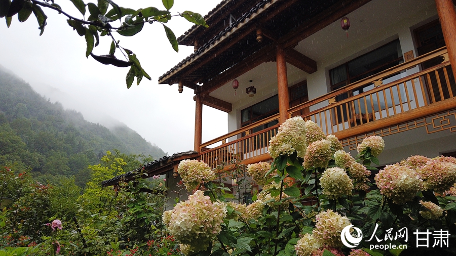 Foto menunjukkan sarapan B&B di sebuah gunung di kampung Liziba, Perbandaran Tibet Tielou di kaunti Wenxian, bandar Longnan, Provinsi Gansu di barat laut China. (People’s Daily Online/Shao Lan)