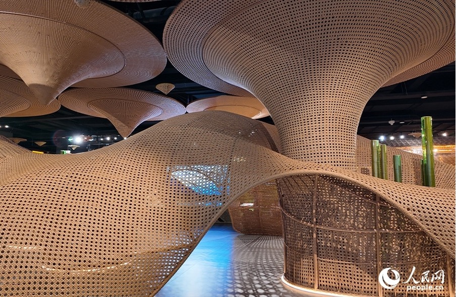 Foto memperlihatkan bahagian dalam seni anyaman buluh di sebuah taman warisan budaya tidak ketara di Huaihua, Provinsi Hunan, tengah China. (People’s Daily Online/Huang Zhuo)