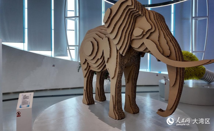 Karya seni yang diperbuat daripada bahan terpakai dalam pameran seni di Taman Eko Tenaga Nanshan di Shenzhen, selatan China. (People’s Daily Online/Zhou Jinjia)