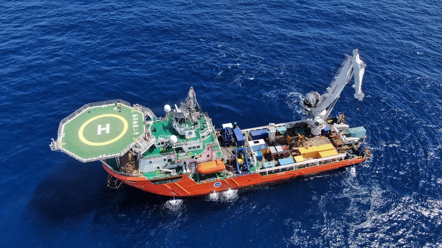 Kapal penyelidikan “Marine Geology No. 2” yang membawa kenderaan kawalan jarak jauh (ROV) Haima, menjalankan misi menyalakan “api sumber” di perairan utara Laut China Selatan.