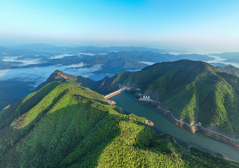 Foto menunjukkan pemandangan sudut udara loji hidrokuasa simpanan terpam Jixi di pekan Fuling, kaunti Jixi, Provinsi Anhui di timur China. (Foto oleh Zhang Zhaoxin)