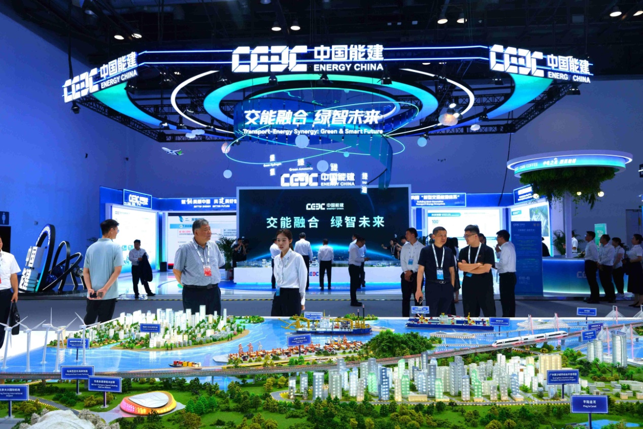 Sebuah model sistem pengangkutan pintar dipaparkan oleh Syarikat China Communications Construction Company semasa Pameran Antarabangsa tentang teknologi pengangkutan dan peralatan pada 3 Julai 2025. (Foto oleh Guo Junfeng)
