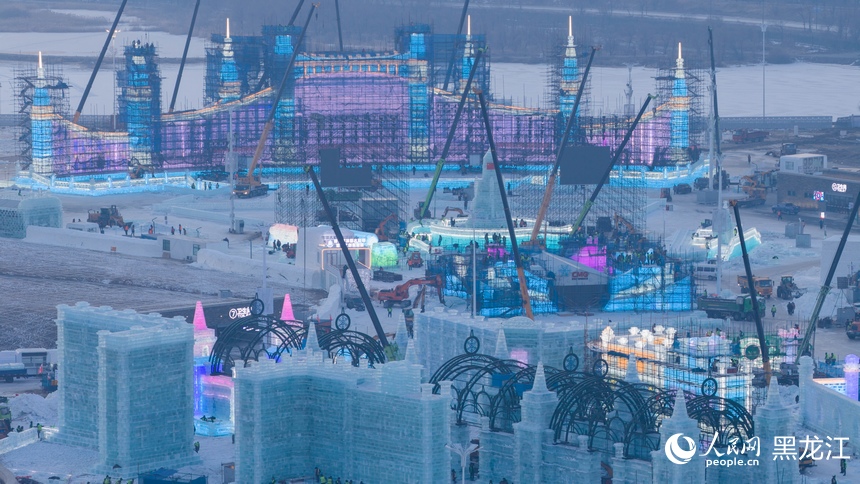 Taman Tema Ais, Salji Terbesar Dunia Bakal Buka di Harbin