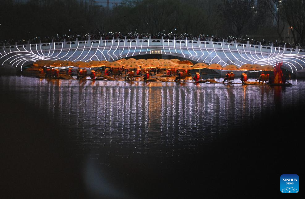 Persembahan Rakyat Yangshuo Terangi Malam Beijing