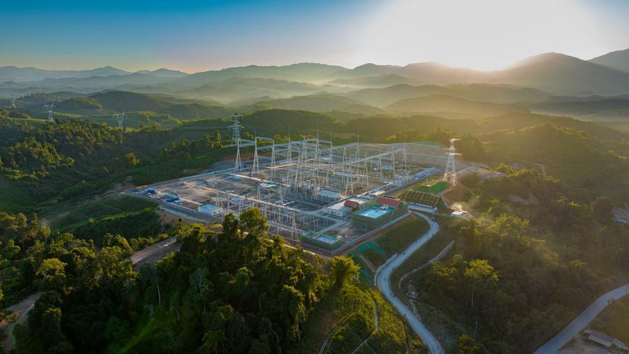 Foto fail pada 30 November 2025 menunjukkan substesen 500-kV di daerah Namor, provinsi Oudomxay, Laos. (China Southern Power Grid melalui Xinhua)