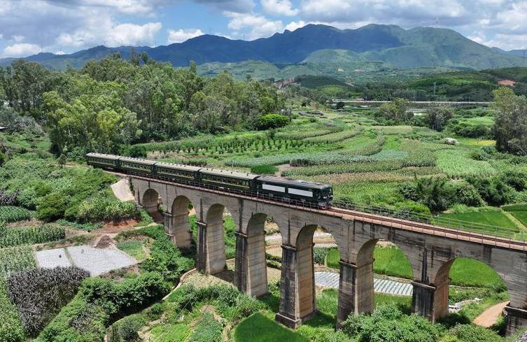 Aliran Penumpang Rentas Sempadan Rel China-Laos Meningkat