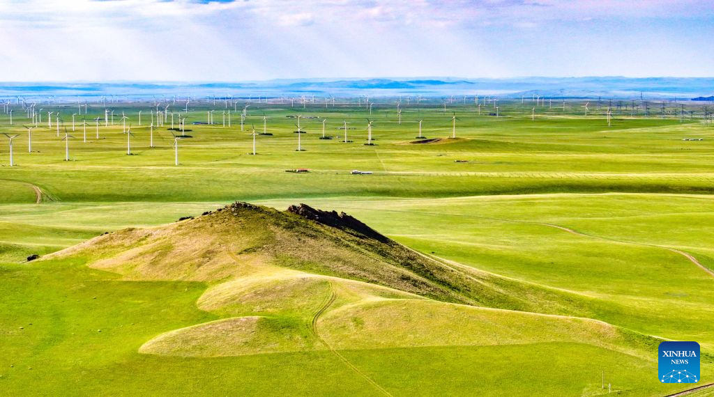 Foto dron yang diambil pada 19 Julai 2026 ini memaparkan pemandangan gunung berapi di sebuah taman geologi negara di Liga Xilingol, wilayah autonomi Mongolia Dalam, utara China. (Foto oleh Wang Zheng/Xinhua)