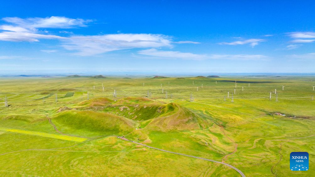 Foto dron yang diambil pada 19 Julai 2026 ini memaparkan pemandangan gunung berapi di sebuah taman geologi negara di Liga Xilingol, wilayah autonomi Mongolia Dalam, utara China. (Foto oleh Wang Zheng/Xinhua)
