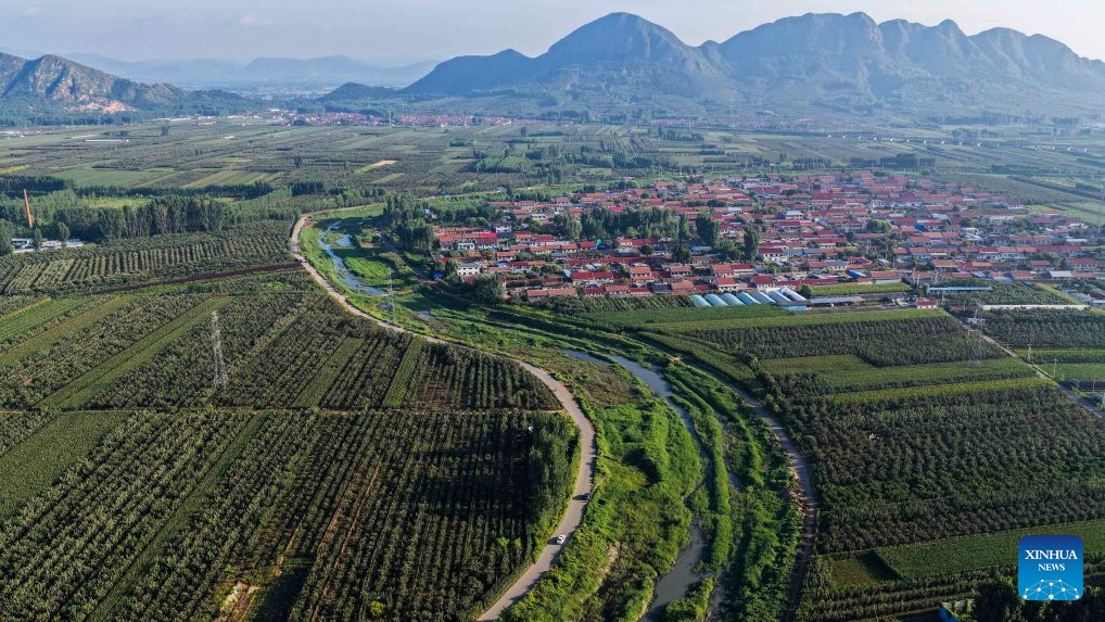 Foto dron bertarikh 26 Ogos 2026 ini menunjukkan pemandangan Sungai Shahe di Zunhua, provinsi Hebei, utara China. (Foto oleh Liu Mancang/Xinhua)