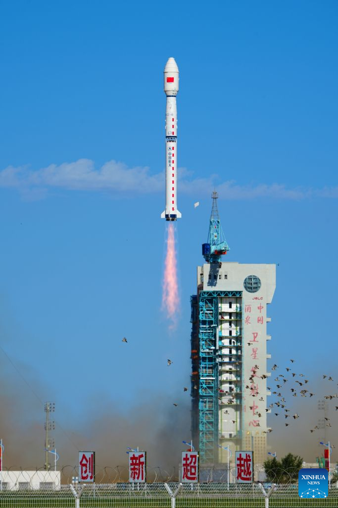 Sebuah roket pembawa Long March-4B membawa kumpulan satelit Yaogan-53 dan Yaogan-56 berlepas dari Pusat Pelancaran Satelit Jiuquan di timur laut China, 10 September 2026. (Foto oleh Wang Jiangbo/Xinhua)