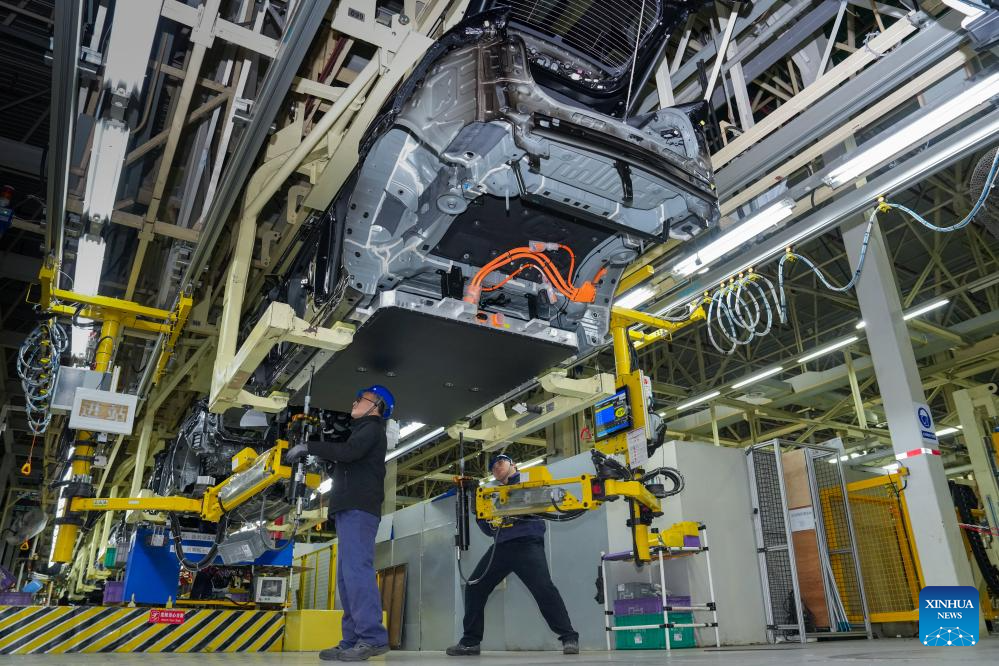 Pekerja bertugas di talian pengeluaran sebuah bengkal Changan Mazda di Nanjing, provinsi Jiangsu, timur China, 17 Mac 2026. (Xinhua/Ji Chunpeng)