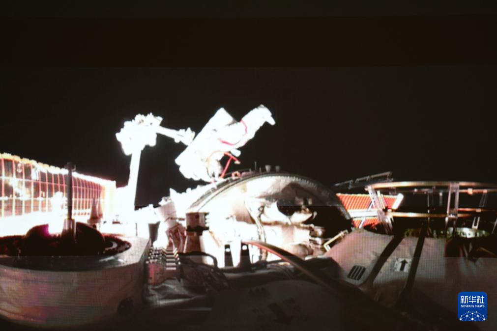 Kru Shenzhou-20 Berjaya Lakukan EVA Kali Pertama