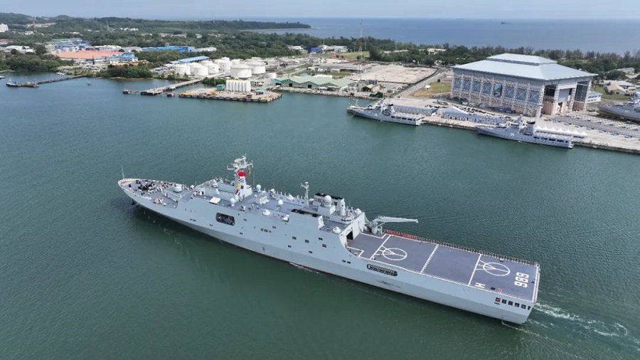 Kapal Changbaishan Tentera Laut China Berlabuh di Brunei