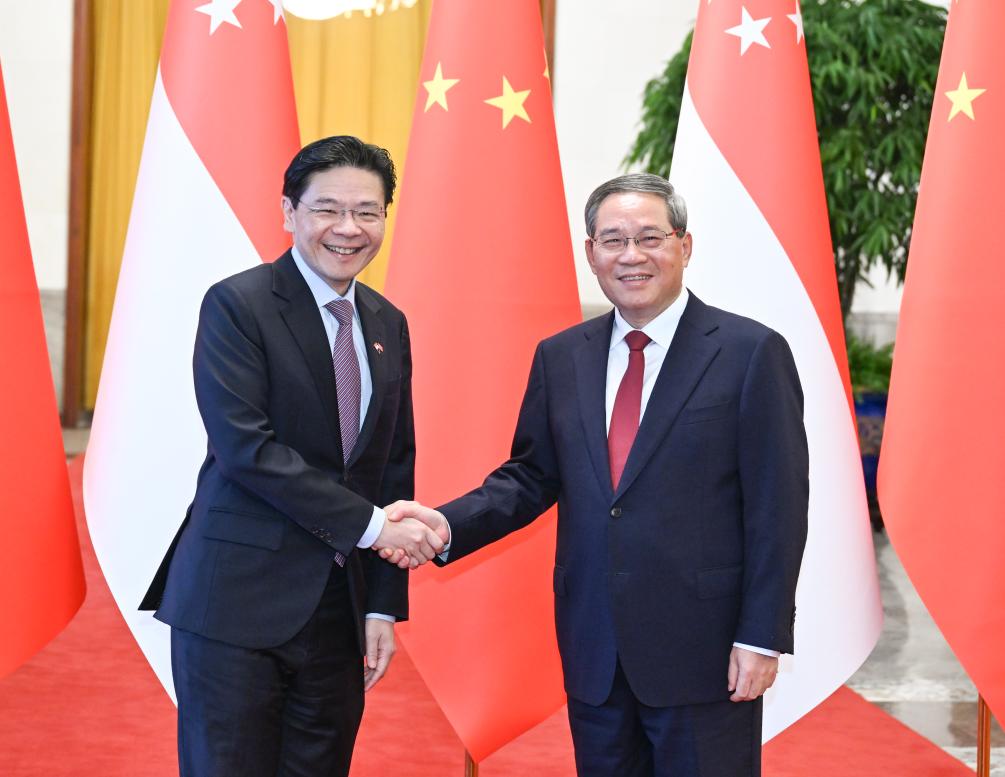 PM Li Adakan Perbincangan Dengan PM Singapura