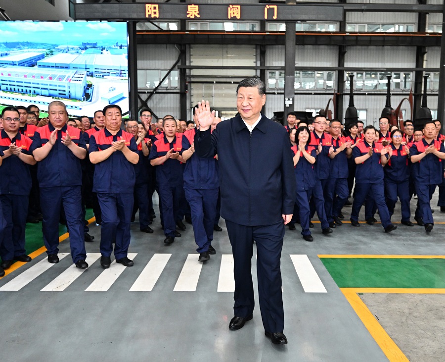 Xi Tinjau Syarikat Pembuatan di Shanxi
