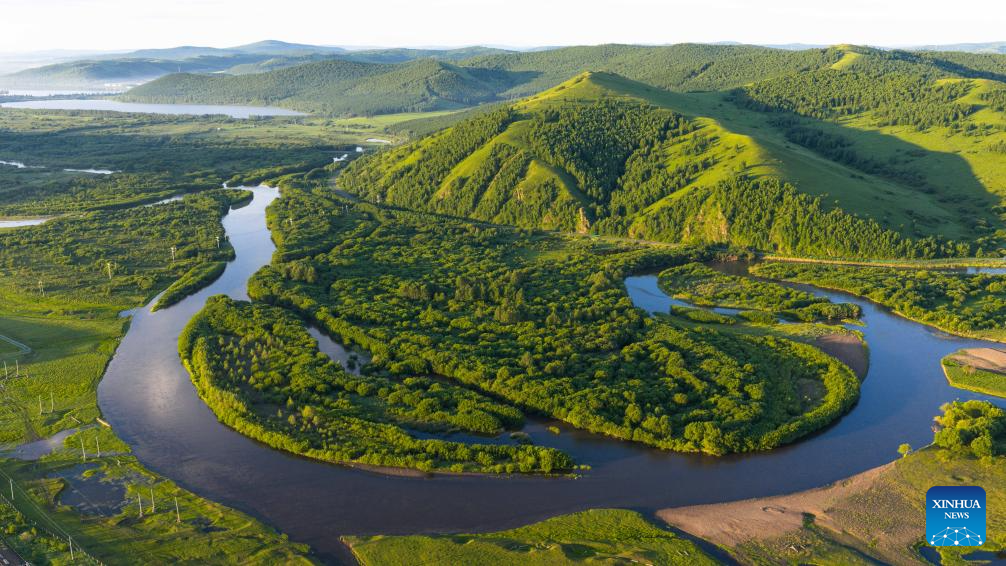 Foto udara yang diambil pada 10 Julai 2025 ini memperlihatkan keindahan panorama taman tanah basah negara Mianduhe yang terletak di Hulun Buir, Wilayah Autonomi Mongolia Dalam, utara China. (Xinhua/Ma Jinrui)