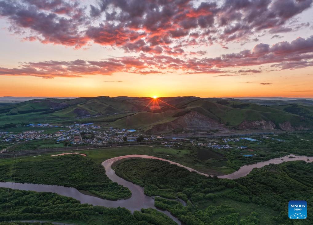 Foto udara yang diambil pada 10 Julai 2025 ini memperlihatkan keindahan panorama taman tanah basah negara Mianduhe yang terletak di Hulun Buir, Wilayah Autonomi Mongolia Dalam, utara China. (Xinhua/Ma Jinrui)