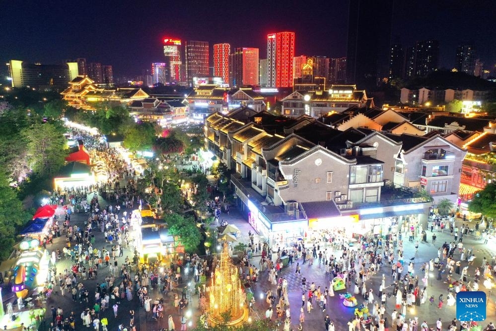 Ekonomi Waktu Malam Pada Musim Panas Rancak di Serata China