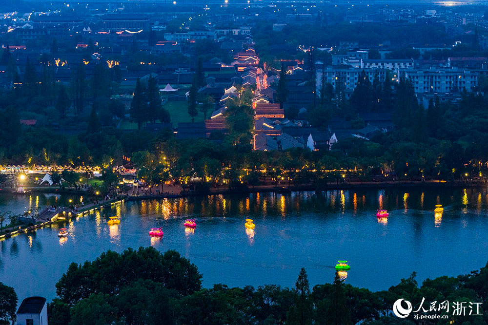 Waktu Malam Penuh Segar di Zhejiang: Cicheng Bersinar Dek Budaya, Daya Tarikan