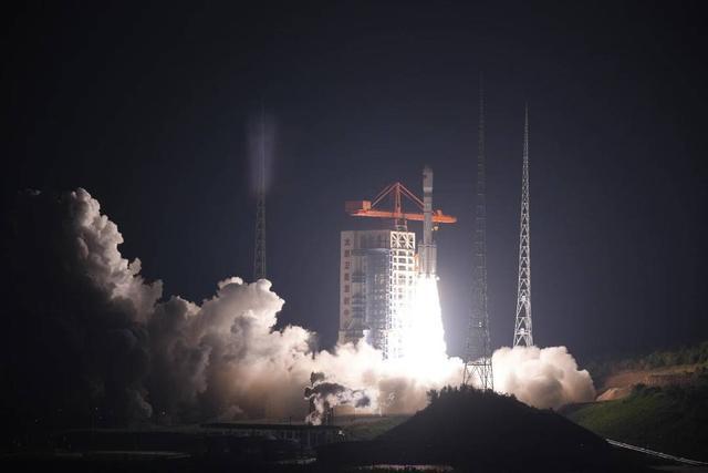 China Lancar Kumpulan Satelit Orbit Bumi Rendah