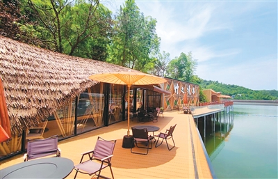 Imej memperlihatkan sebuah bangunan yang dihiasi dengan buluh di Syarikat Zhejiang Zhujing Culture and Tourism Development di kaunti Anji, bandar Huzhou, Provinsi Zhejiang di timur China. (Foto oleh Chen Maoying)