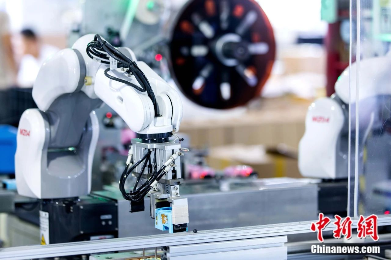 Satu situasi di kilang Deli Group di kaunti Ninghai, bandar Ningbo, Provinsi Zhejiang, timur China. (Foto ihsan Jabatan Publisiti Jawatankuasa Parti Komunis China Kaunti Ninghai)