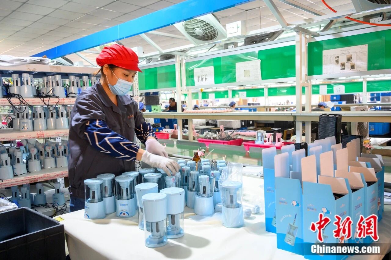 6.	Produk alat tulis Doraemon yang dibangunkan oleh Ningbo Tianhong Stationery di kaunti Ninghai, bandar Ningbo, Provinsi Zhejiang, timur China. (Foto ihsan Jabatan Publisiti Jawatankuasa Parti Komunis China Kaunti Ninghai)