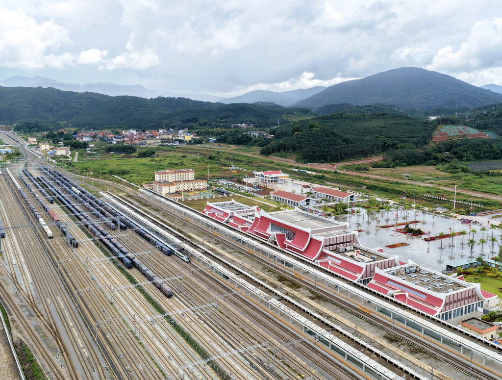 Landasan Kereta Api China–Laos Catat Lebih 60,000 Tren Kargo