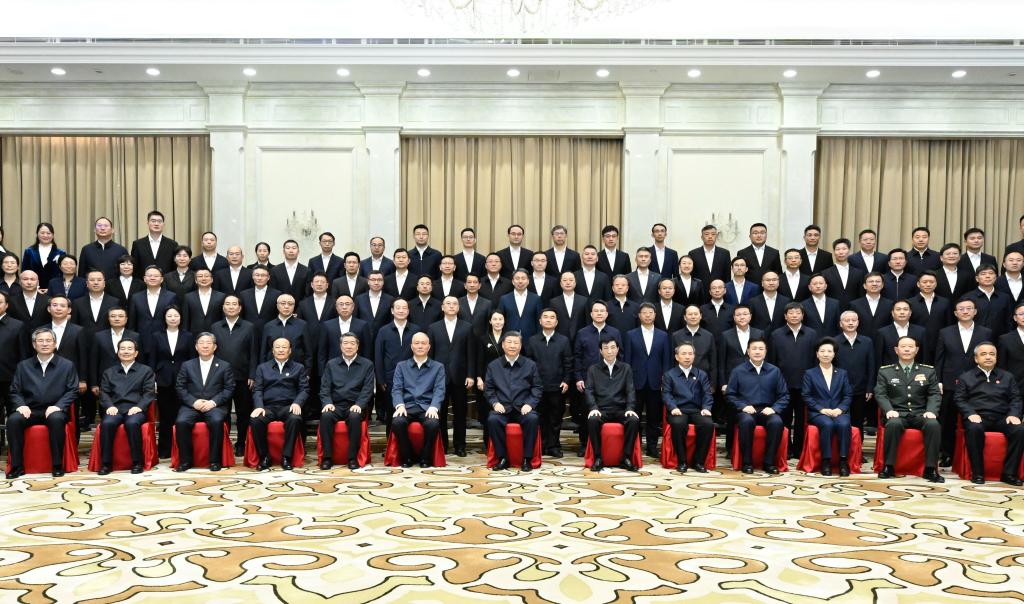 Xi Bertemu Wakil Pelbagai Lapisan Xinjiang