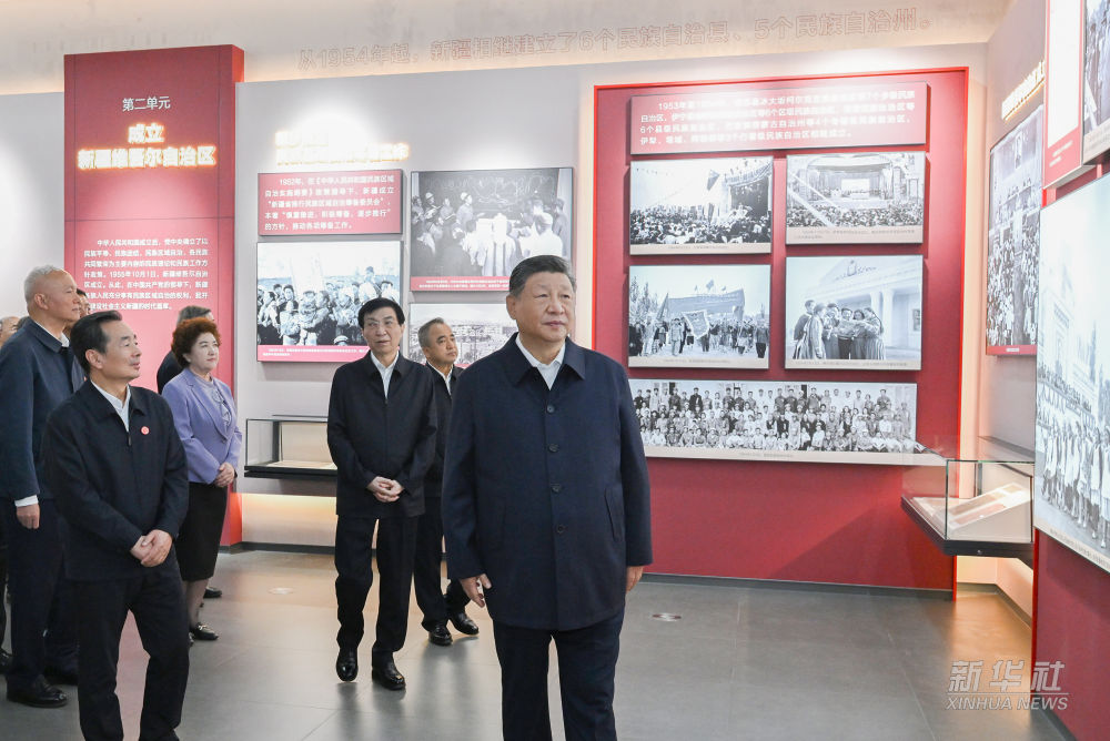 Xi Lawat Pameran Bertema Ulang Tahun Ke-70 Penubuhan Wilayah Autonomi Uygur Xinjiang