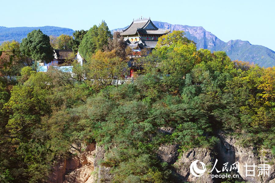 Warna-warni Musim Luruh Litupi Kawasan Pemandangan Gunung Kongtong di Gansu