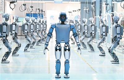 Robot perindustrian manusia keluaran Kilang Pintar UBTECH Robotics Corp Ltd di Liuzhou, dilancarkan dengan jayanya. (vip.people.com.cn/Li Hanchi)