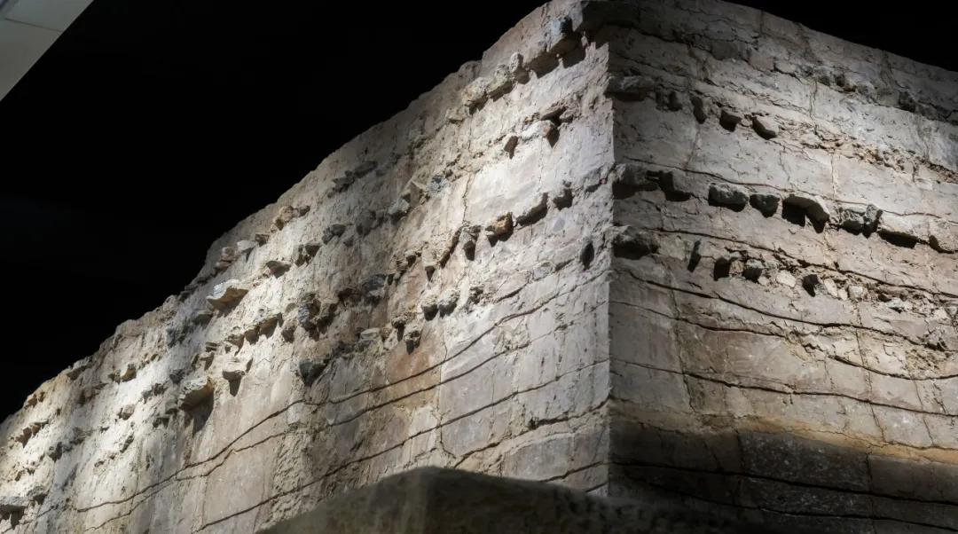 Foto menunjukkan tinggalan tembok bandar timur purba Tianjin. (Oleh Kumpulan Metro Tianjin)