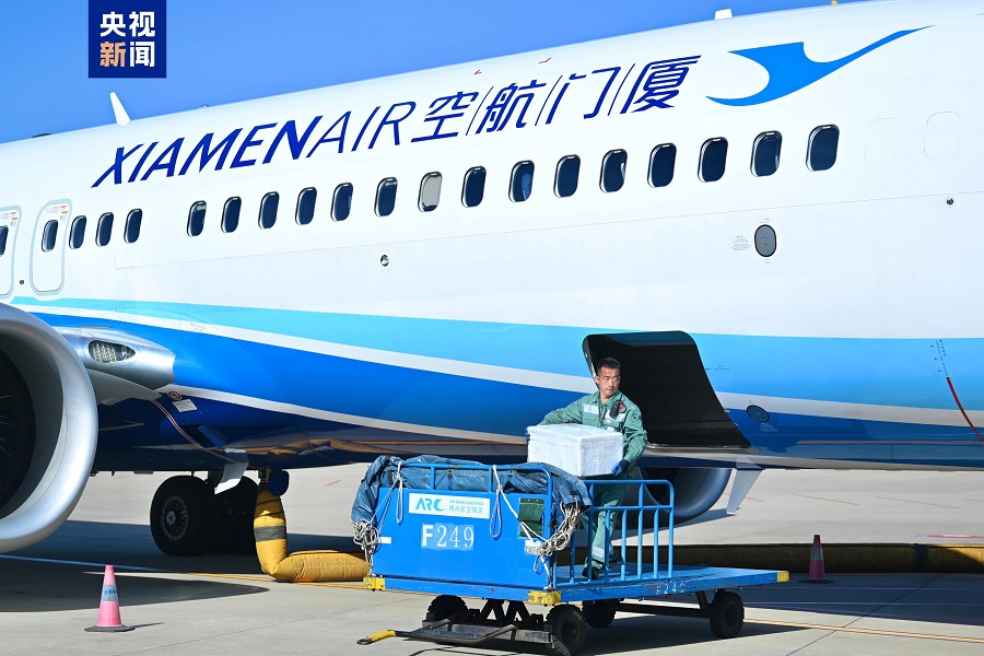 Penerbangan Pertama untuk Pengimportan Durian Sejuk Beku dari Indonesia Tiba di Fuzhou