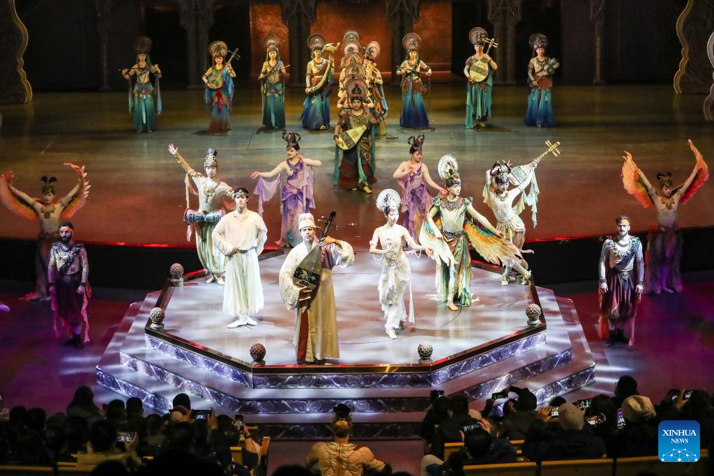  Sebuah drama tarian immersive berjudul “Irama Purba Dunhuang” telah dipentaskan di Dunhuang, provinsi Gansu, barat laut China pada 15 Disember 2025.   (Xinhua/Lang Bingbing)
