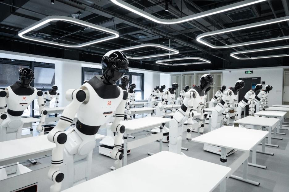 Foto menunjukkan robot manusia di Pusat Latihan Data Robot Manusia Beijing.