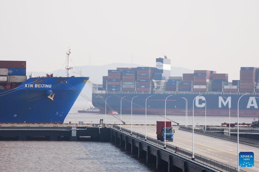 Jumlah Pengendalian Kargo di Pelabuhan Zhoushan Pertahankan Tangga Teratas di Dunia